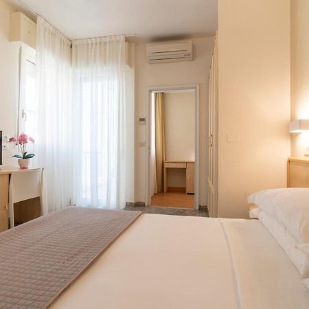 Hotel Constellation Rimini Buitenkant foto