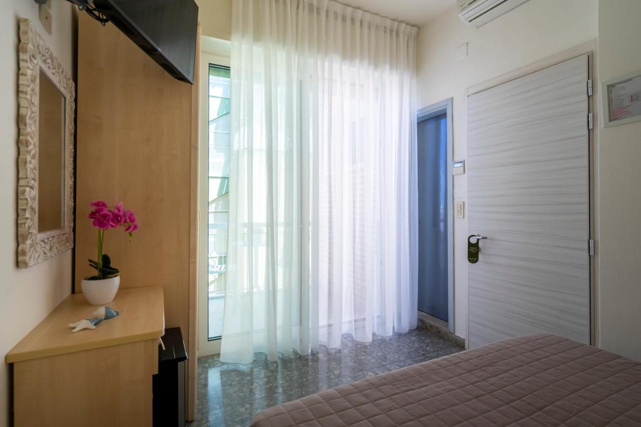 Hotel Constellation Rimini Buitenkant foto