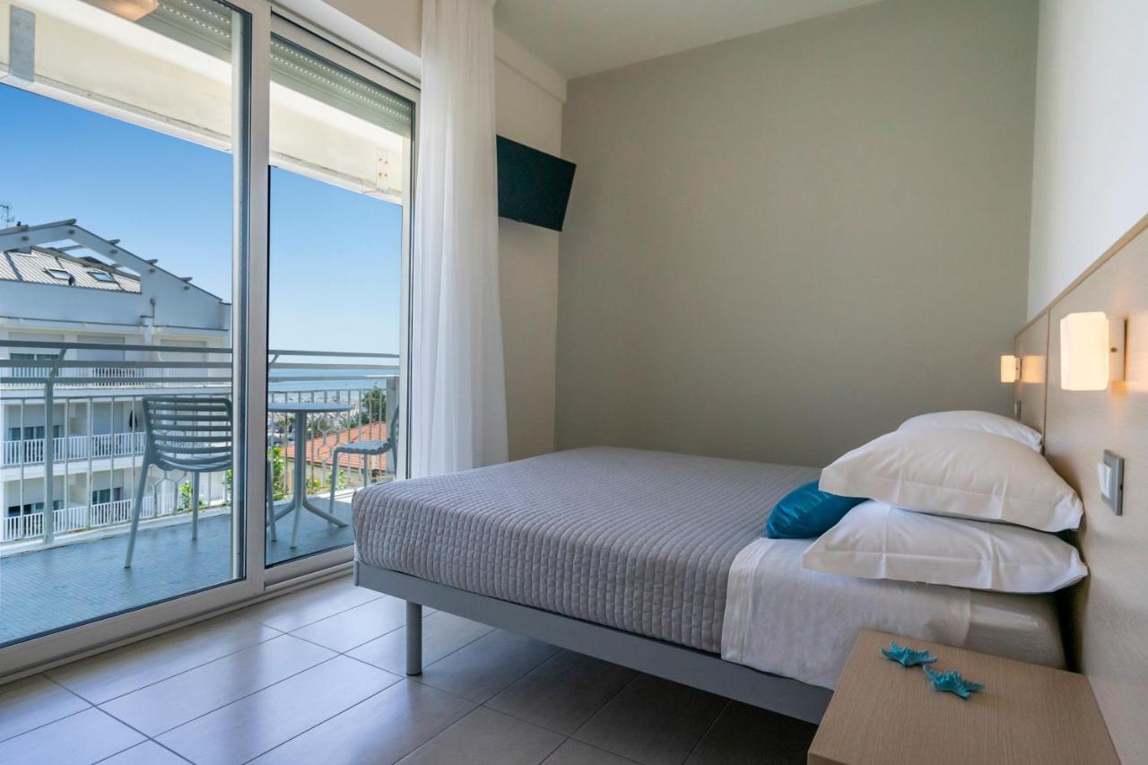 Hotel Constellation Rimini Buitenkant foto