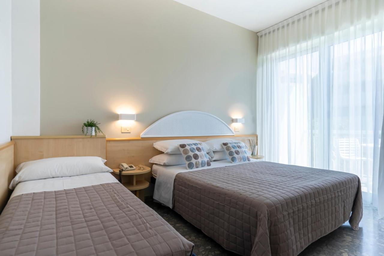 Hotel Constellation Rimini Buitenkant foto