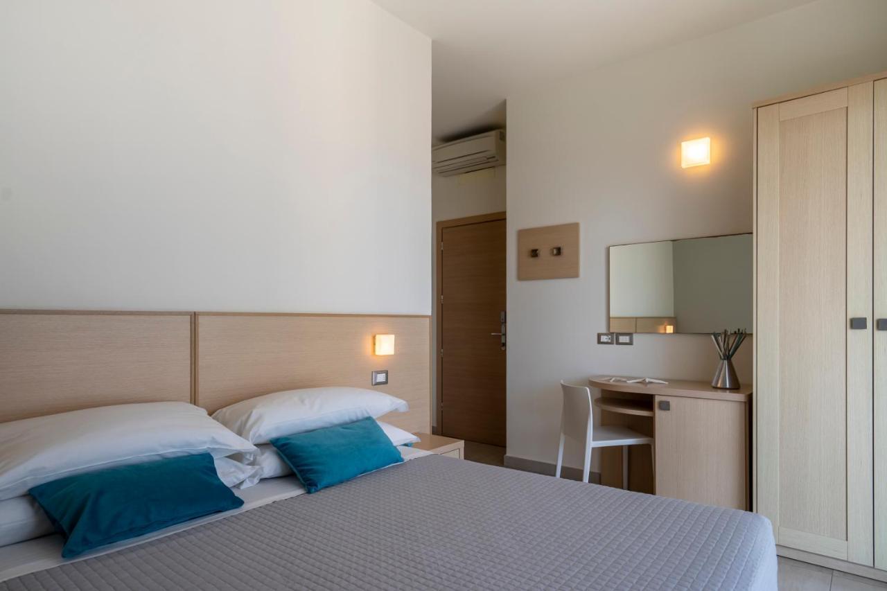 Hotel Constellation Rimini Buitenkant foto