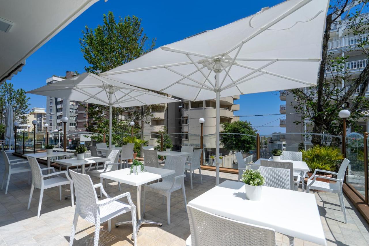Hotel Constellation Rimini Buitenkant foto
