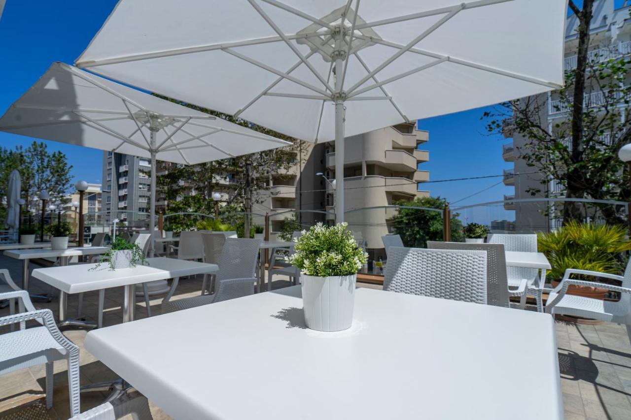 Hotel Constellation Rimini Buitenkant foto