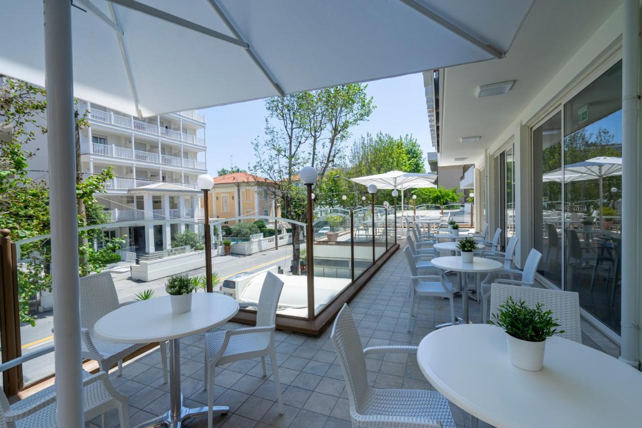 Hotel Constellation Rimini Buitenkant foto