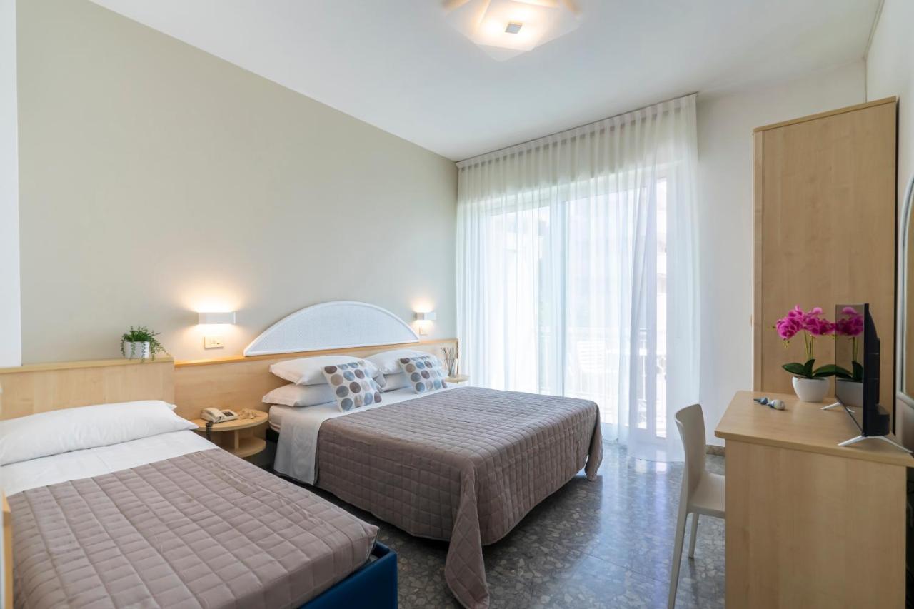 Hotel Constellation Rimini Buitenkant foto