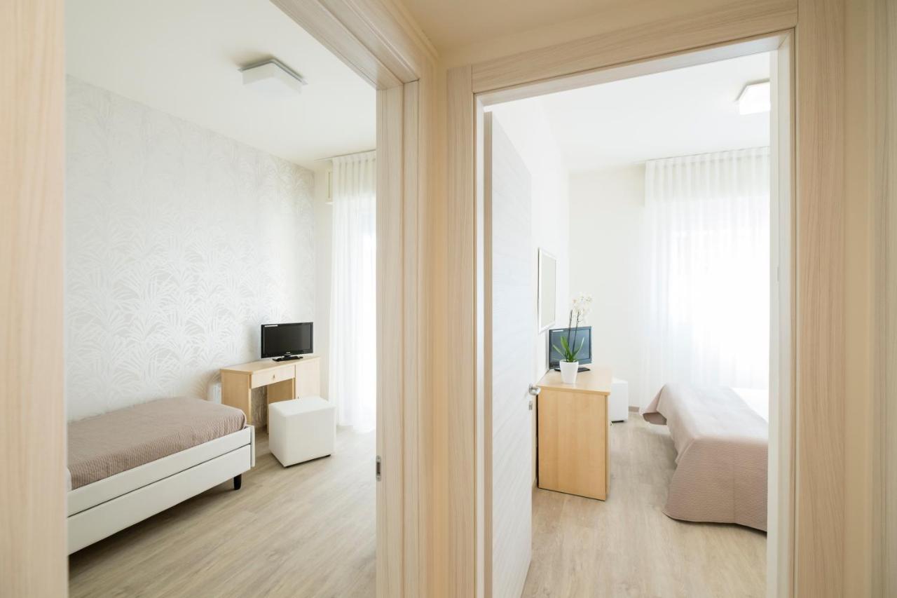 Hotel Constellation Rimini Buitenkant foto