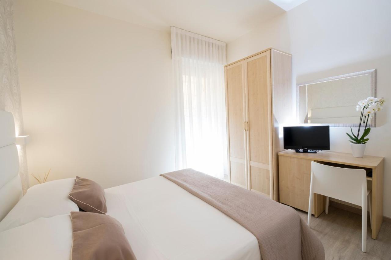 Hotel Constellation Rimini Buitenkant foto
