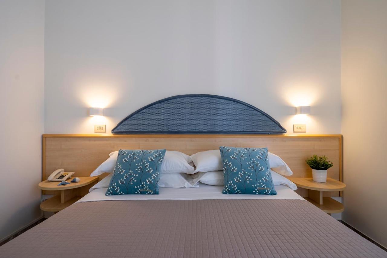Hotel Constellation Rimini Buitenkant foto