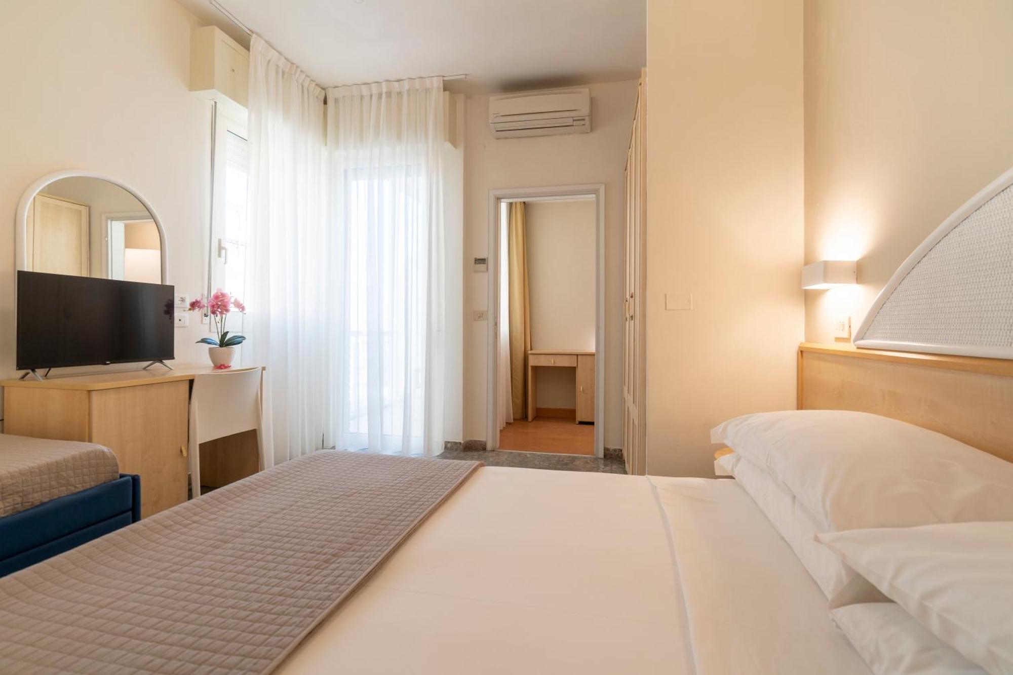 Hotel Constellation Rimini Buitenkant foto
