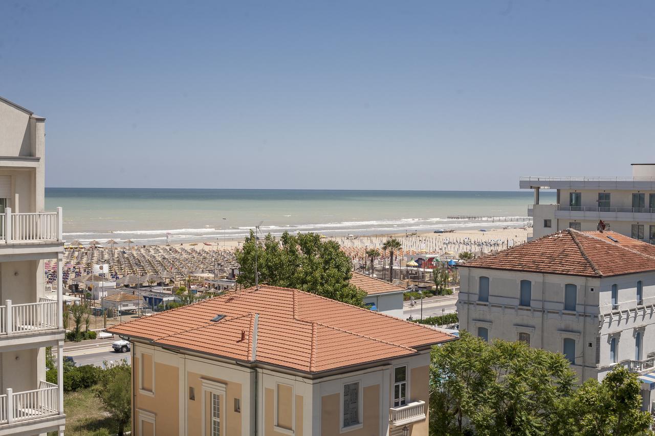 Hotel Constellation Rimini Buitenkant foto