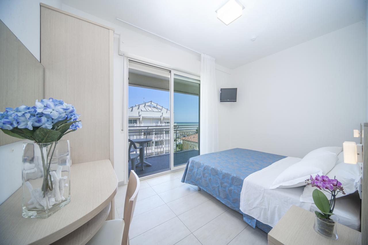 Hotel Constellation Rimini Buitenkant foto