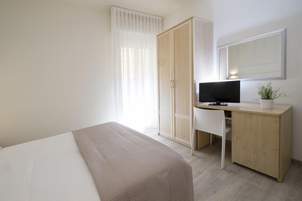 Hotel Constellation Rimini Buitenkant foto